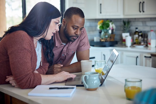 Many couples choose to have a joint back account, but is it a good idea? What financial experts say.