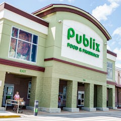 publix storefront, Publix is open on Memorial Day 2022