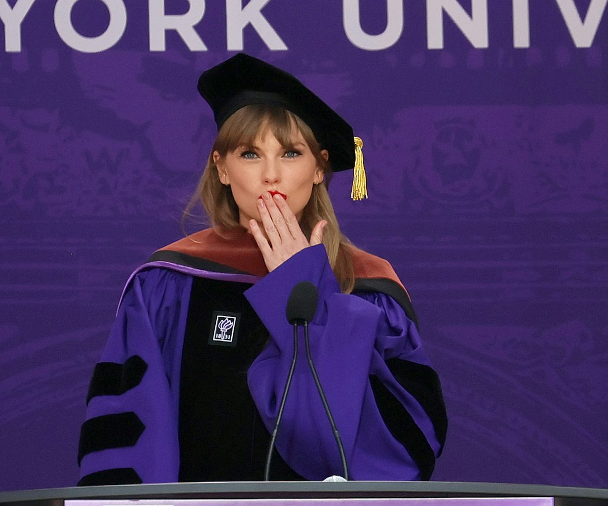 NEW YORK, NEW YORK - MAY 18: Taylor Swift Delivers New York University 2022 Commencement Address at ...