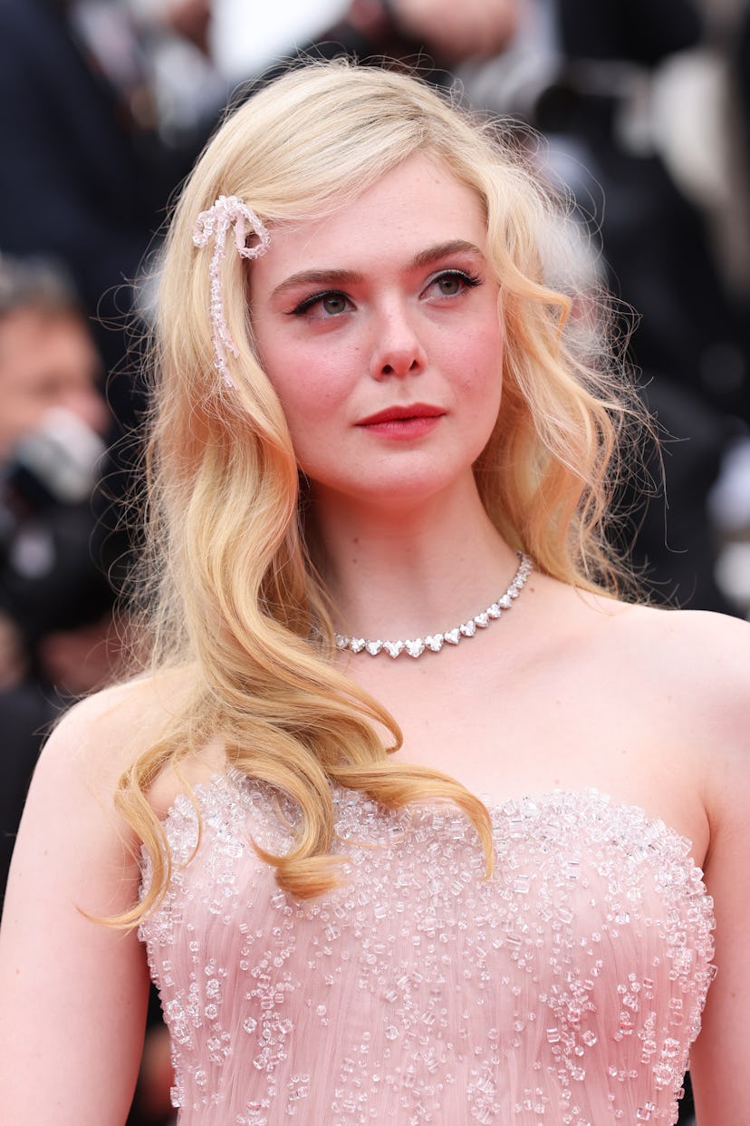 Elle Fanning had one of the most glam hairstyles & makeup looks on the Cannes film festival red carp...