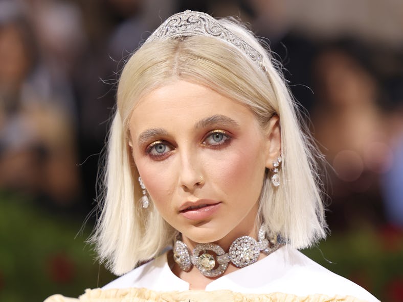 Emma Chamberlain with a short, blonde bob at The 2022 Met Gala Celebrating "In America: An Anthology...