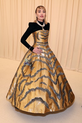 Chloe Fineman arrives at The 2022 Met Gala Celebrating "In America: An Anthology of Fashion" 