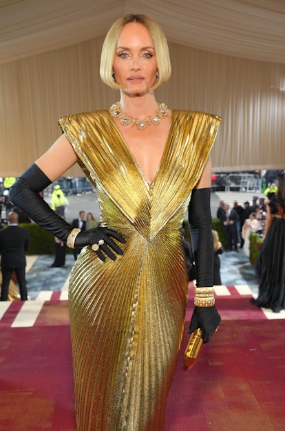 Amber Valletta arrives at The 2022 Met Gala Celebrating "In America: An Anthology of Fashion" 