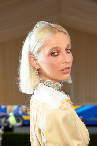 Emma Chamberlain's Makeup Artist Explains Her Glowing Met Gala Look –  StyleCaster