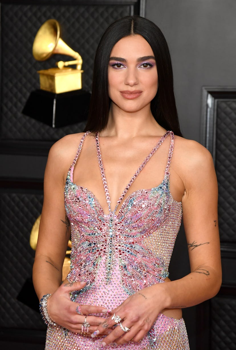 At the 63rd Annual Grammy Awards, Dua Lipa's 2000s-style manicure matched her Y2K-inspired 'fit.