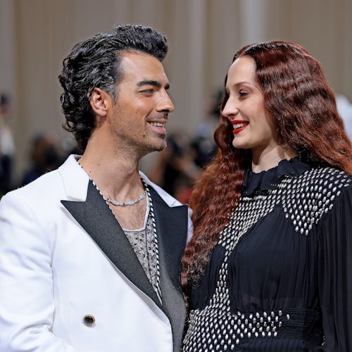 NEW YORK, NEW YORK - MAY 02:  (L-R) Joe Jonas and Sophie Turner attend The 2022 Met Gala Celebrating...