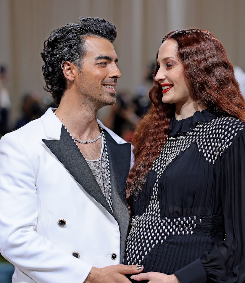 NEW YORK, NEW YORK - MAY 02: (L-R) Joe Jonas and Sophie Turner attend The 2022 Met Gala Celebrating...