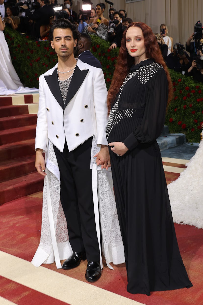 NEW YORK, NEW YORK - MAY 02: (L-R) Joe Jonas and Sophie Turner attend The 2022 Met Gala Celebrating ...