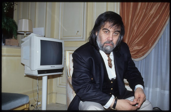 Greek composer and keyboard player Vangelis poses at his apartment in Paris, 9th June 1991. (Photo b...