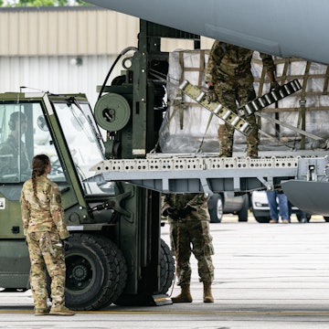 INDIANAPOLIS, IN - MAY 22: Airmen unload pallets from the cargo bay of a U.S. Air Force C-17 carryin...