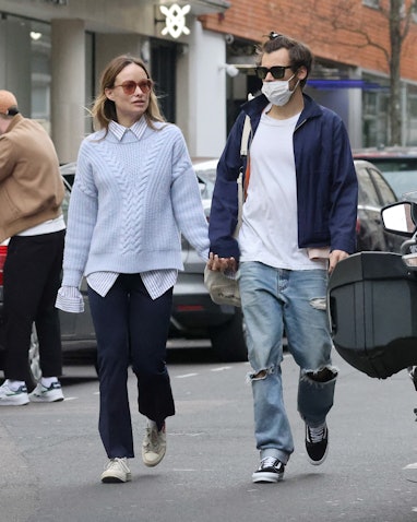 Olivia Wilde Upstages Harry Styles by Wearing Loose Clothes