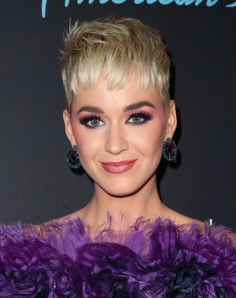 Katy Perry rocks a shaggy pixie cut to the "American Idol" finale.