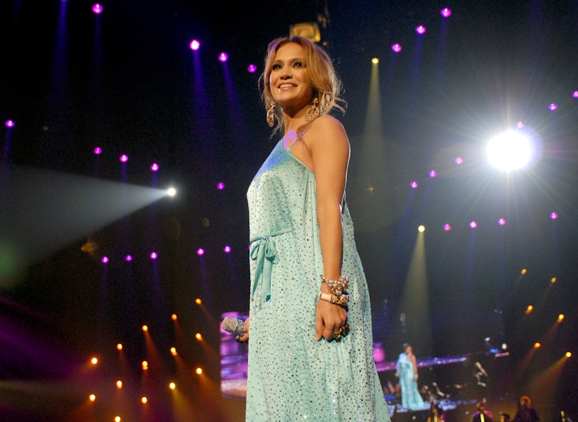 LOS ANGELES, CA - OCTOBER 19:  Singer Jennifer Lopez performs at the Staples Center during the "En C...