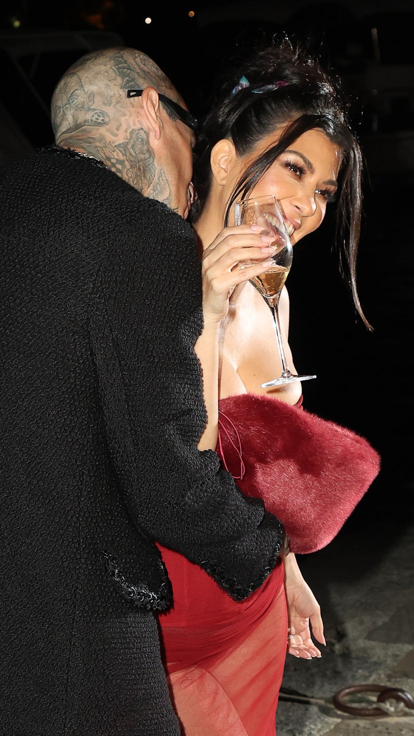 Pinterest's most popular wedding makeup & hair looks in 2022 are all about dark colors. Kourtney Ka...