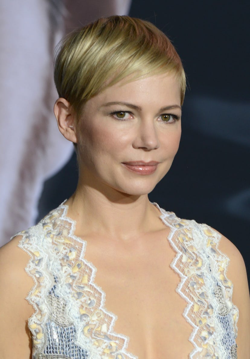 Michelle Williams wears a classic pixie cut with side-swept bangs to the premiere of “Venom."