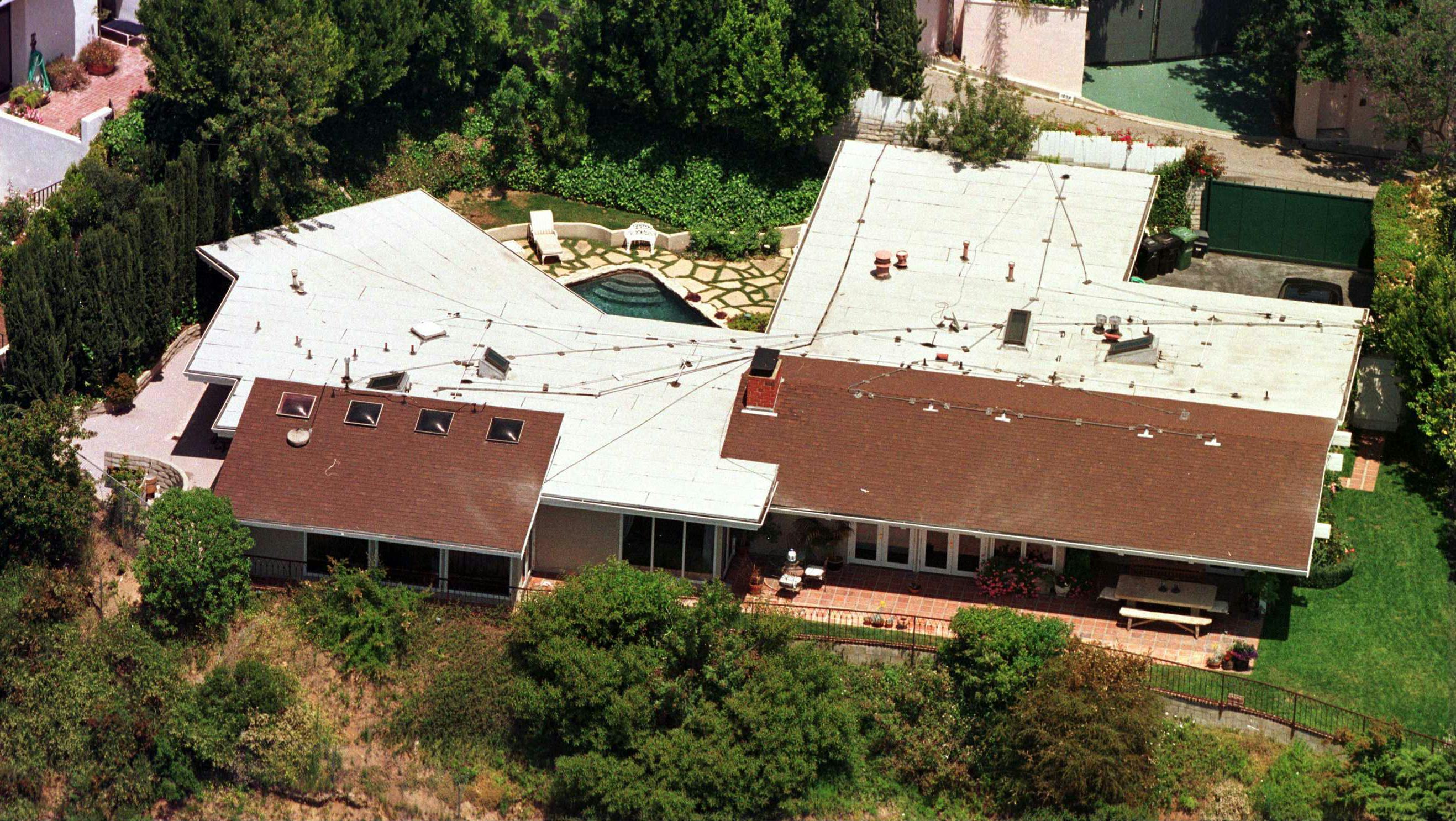 374531 01: Jennifer Aniston'&rsquo;s mansion rests on a green lot July 27, 2000 in the Hollywood Hills. It&hellip;