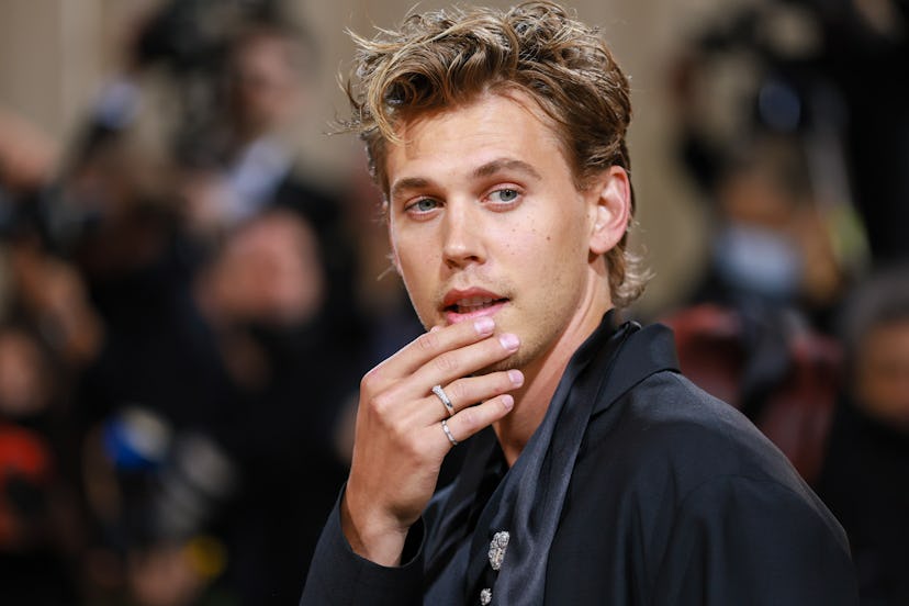 NEW YORK, NEW YORK - MAY 02: Austin Butler attends The 2022 Met Gala Celebrating "In America: An Ant...