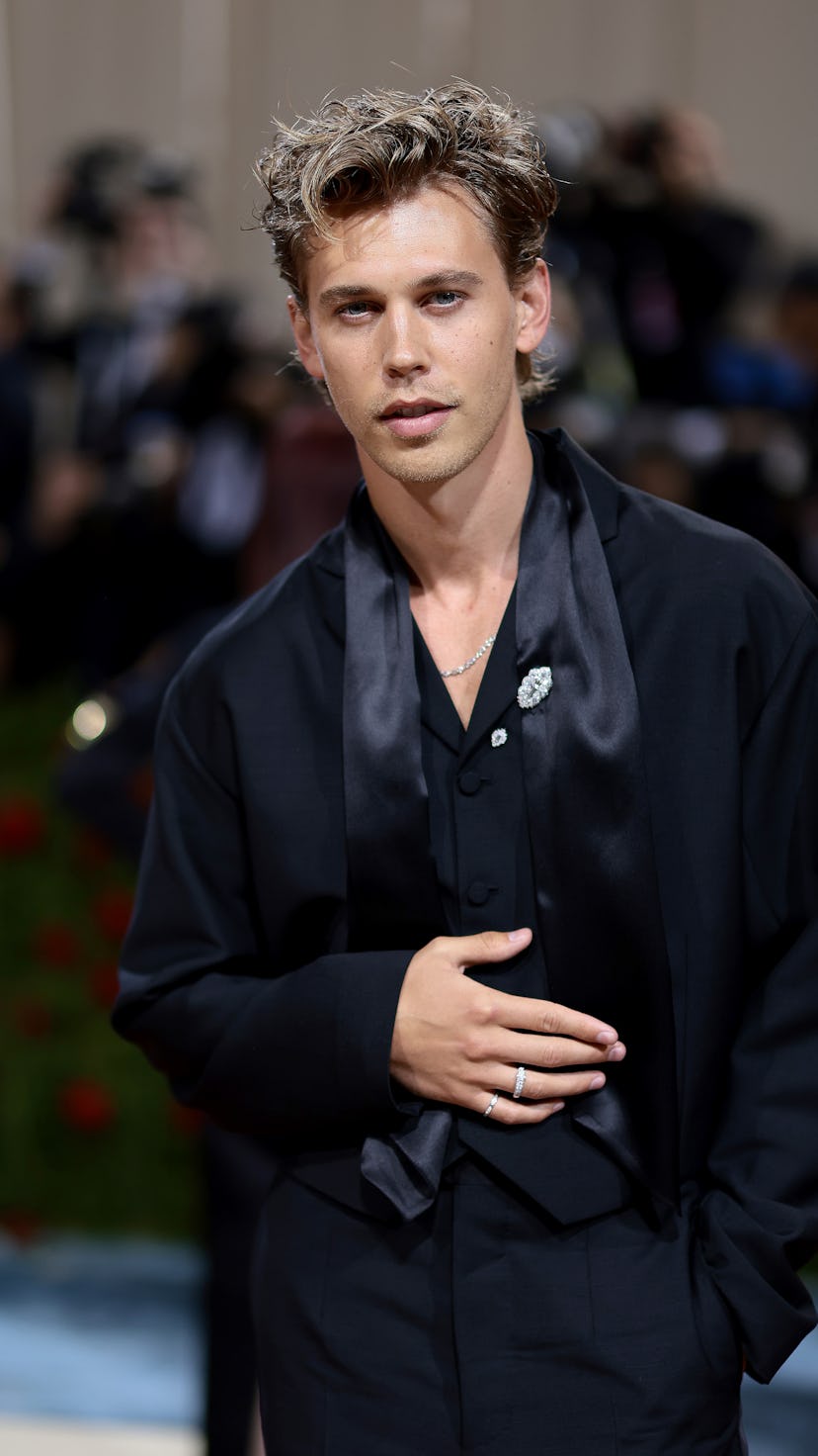 NEW YORK, NEW YORK - MAY 02: Austin Butler attends The 2022 Met Gala Celebrating "In America: An Ant...