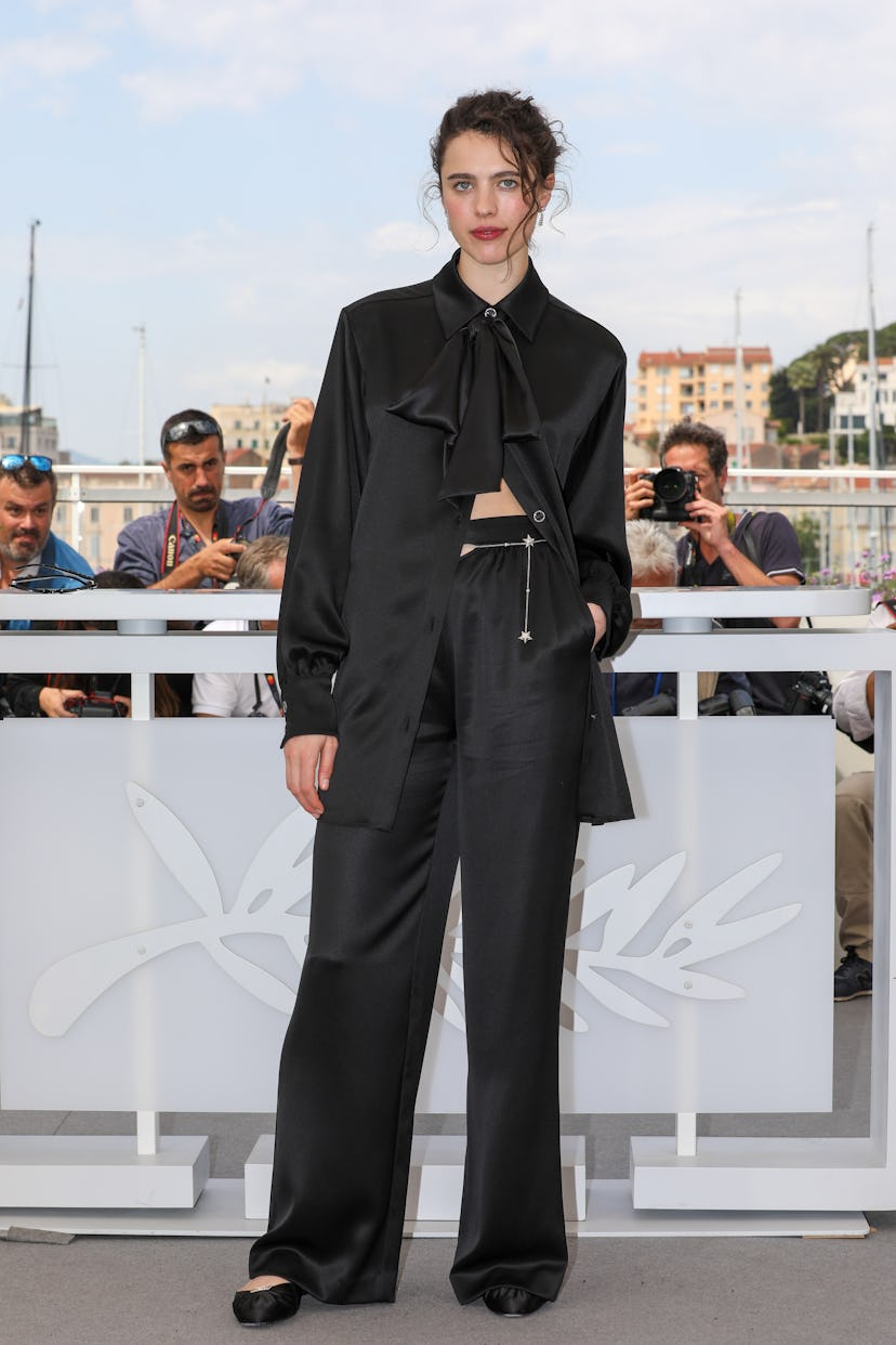 CANNES, FRANCE - MAY 26: Margaret Qualley attends the photocall for "Stars At Noon" during the 75th ...