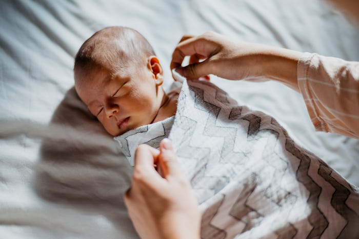 should you swaddle your baby in the summer?