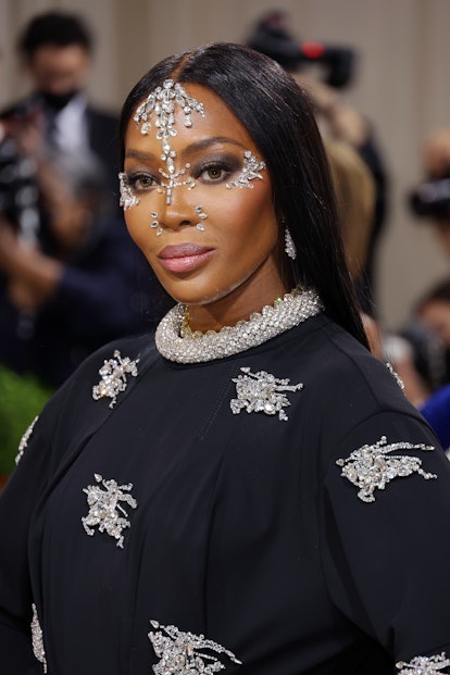 Naomi Campbell wears face jewels at The 2022 Met Gala Celebrating "In America: An Anthology of Fashi...