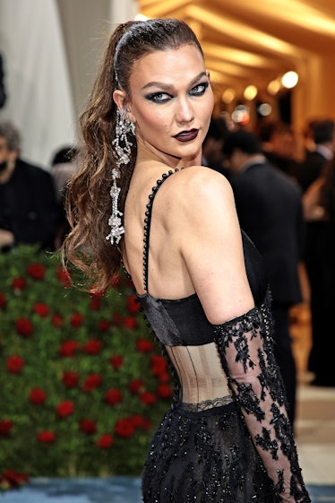 NEW YORK, NEW YORK - MAY 02: Karlie Kloss attends The 2022 Met Gala Celebrating "In America: An Anth...