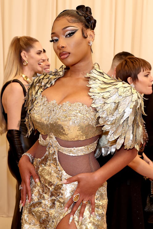 The best of Met Gala 2022's makeup moments, from Cardi B's '90s lip to Hailey's bronze glow.