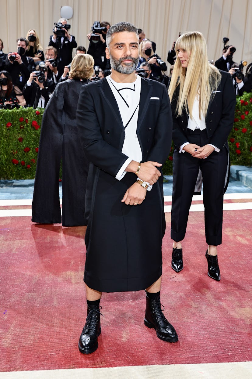 NEW YORK, NEW YORK - MAY 02: Oscar Isaac attends The 2022 Met Gala Celebrating "In America: An Antho...