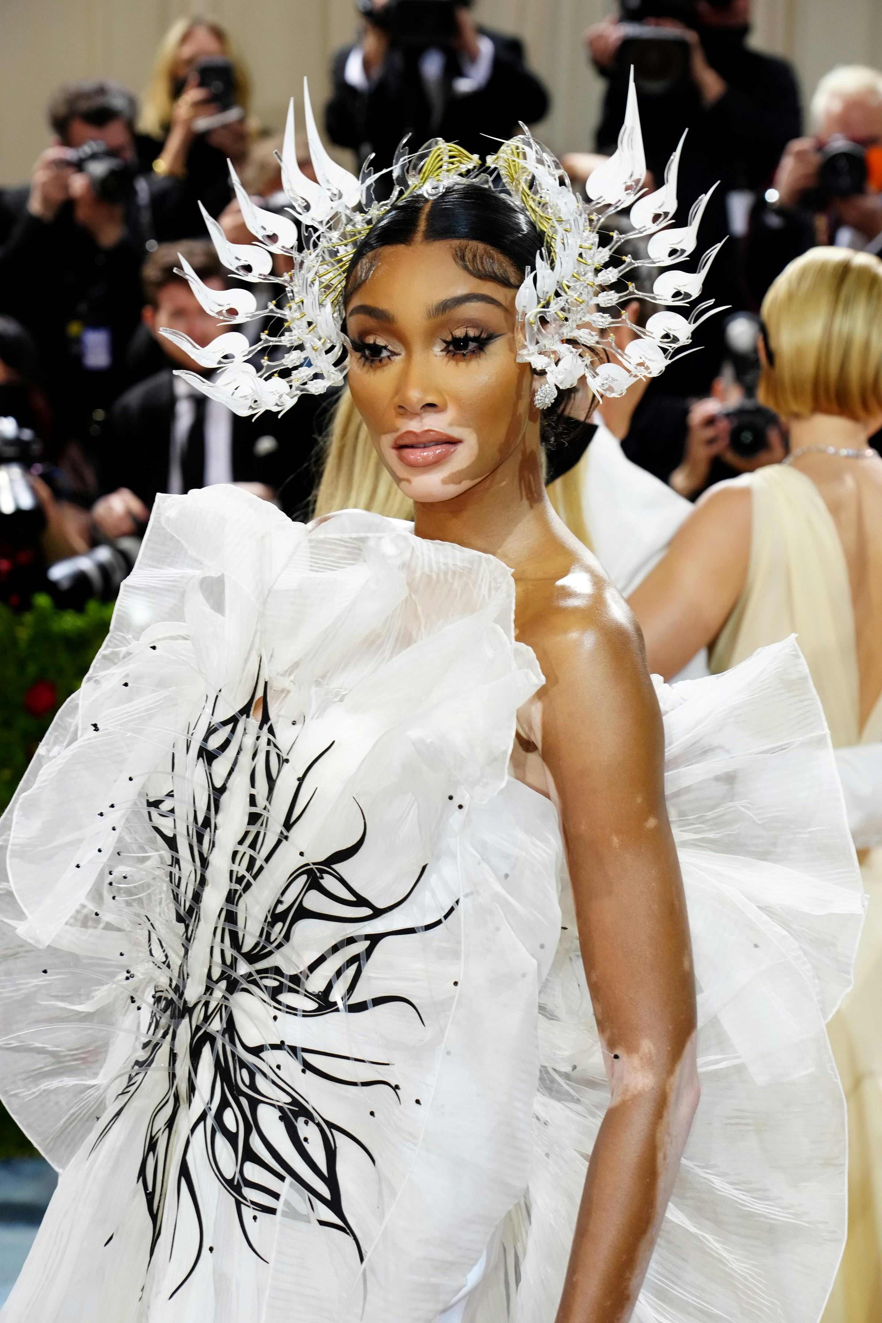 Winnie Harlow&rsquo;s 2022 Met Gala headpiece stunned.