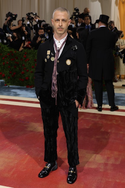 NEW YORK, NEW YORK - MAY 02: Jeremy Strong attends The 2022 Met Gala Celebrating "In America: An Ant...