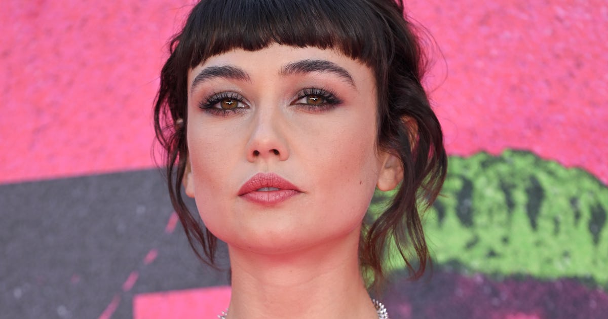 Who is Chrissie in pistol? 1 Sydney Chandler: Age, Instagram, & More On 'Pistol' Chrissie Hynde