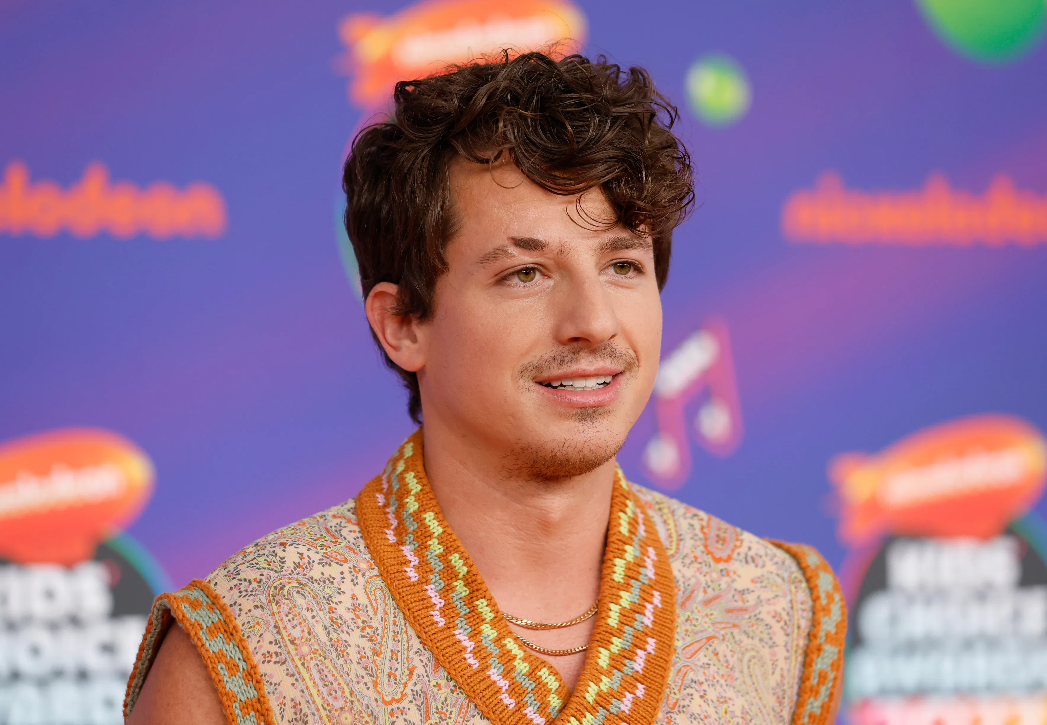 SANTA MONICA, CALIFORNIA - APRIL 09: Charlie Puth attends the 2022 Nickelodeon Kid's Choice Awards a...