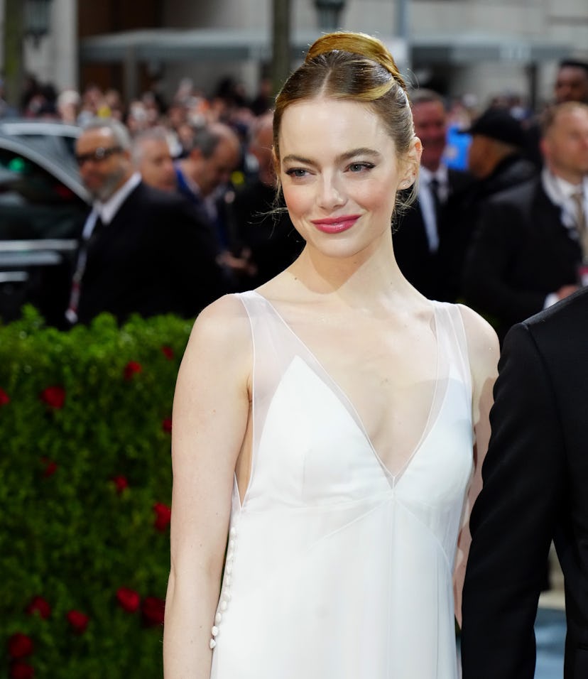 Emma Stone re-wore her wedding dress to The 2022 Met Gala.