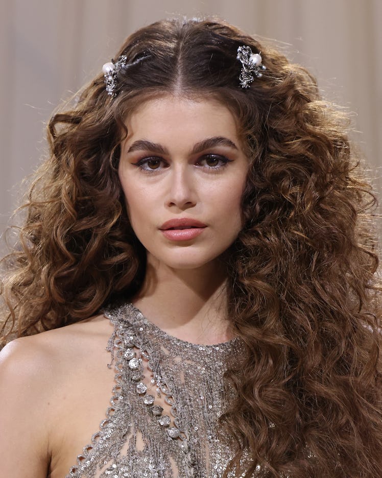 Kaia Gerber attends the 2022 Met Gala with fluffy brows.