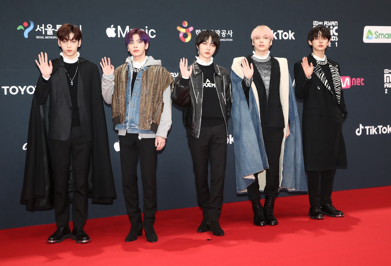PAJU, SOUTH KOREA - DECEMBER 11: (EDITORIAL USE ONLY) Boy band Tomorrow X Together attends the Mnet ...