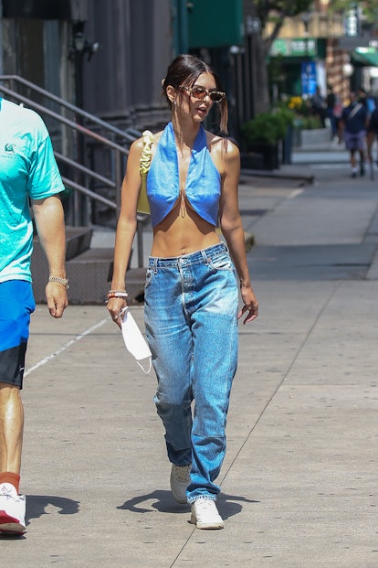 Emily Ratajkowski in low-rise jeans and cropped top