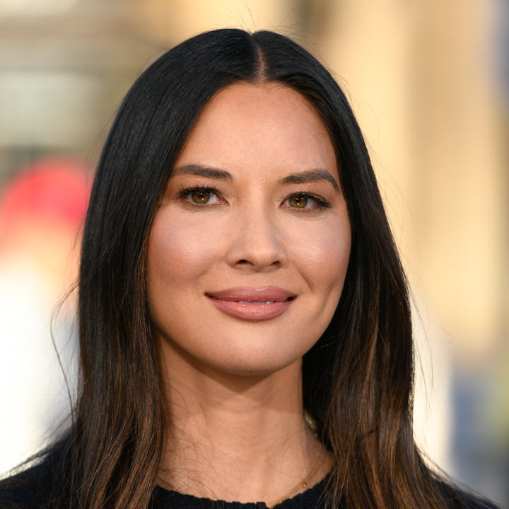 Olivia Munn lost half of her son's formula supply while traveling. Here, she visits "Extra" at Unive...