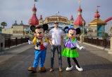 Chris Evans tweets funny response to Disneyland photos looking photoshopped.