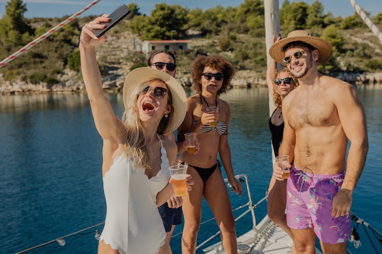 Group tiktok challenges for vacation are fun to try with friends this summer
