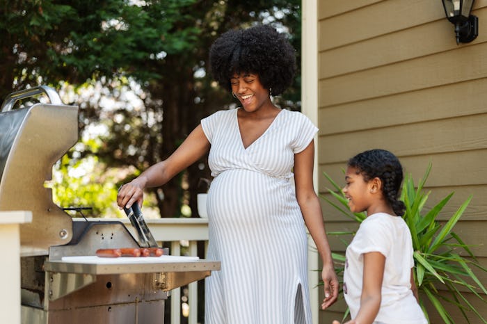pregnant mom grilling hot dogs, is it safe to eat hot dogs during pregnancy