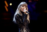 The Secret To Taylor Swift’s Fringe, According To The Experts