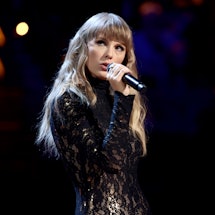 The Secret To Taylor Swift’s Fringe, According To The Experts