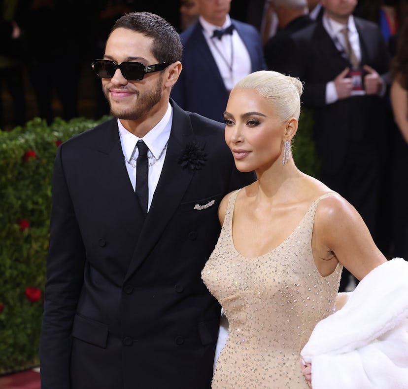 Pete Davidson makes his first appearance in 'The Kardashians' Season 1 finale.