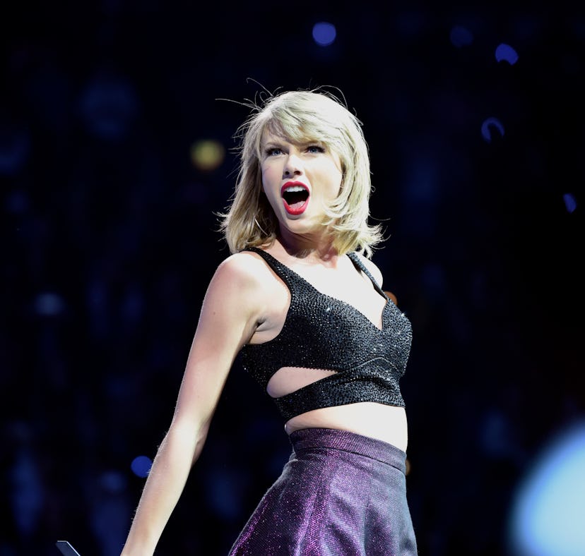 Taylor Swift drops '1989 Taylor's Version' hints at Las Culturistas Culture Awards.