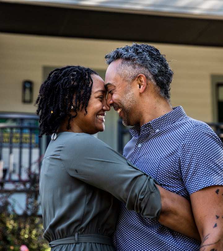 husband and wife hugging, father's day pregnancy announcements