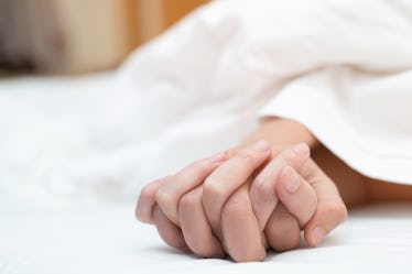 充满激情的接吻,男孩和女孩。做爱。年轻的恋人。相爱的人。职位kamasut……