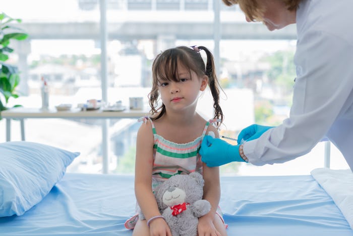 The girl was vaccinated by the doctor. Covid-19 vaccine or the flu vaccine