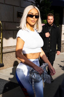 NEW YORK, NEW YORK - JUNE 21: Kim Kardashian is seen in Midtown on June 21, 2022 in New York City. (...