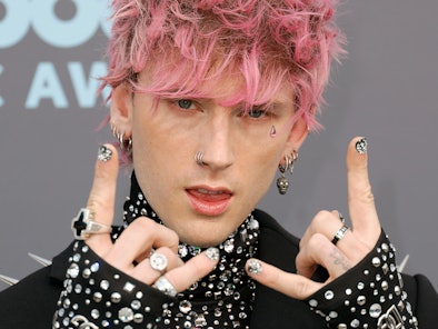 Machine Gun Kelly wears 3D nail art, one of summer 2022's nail trends, to the Billboard Music Awards