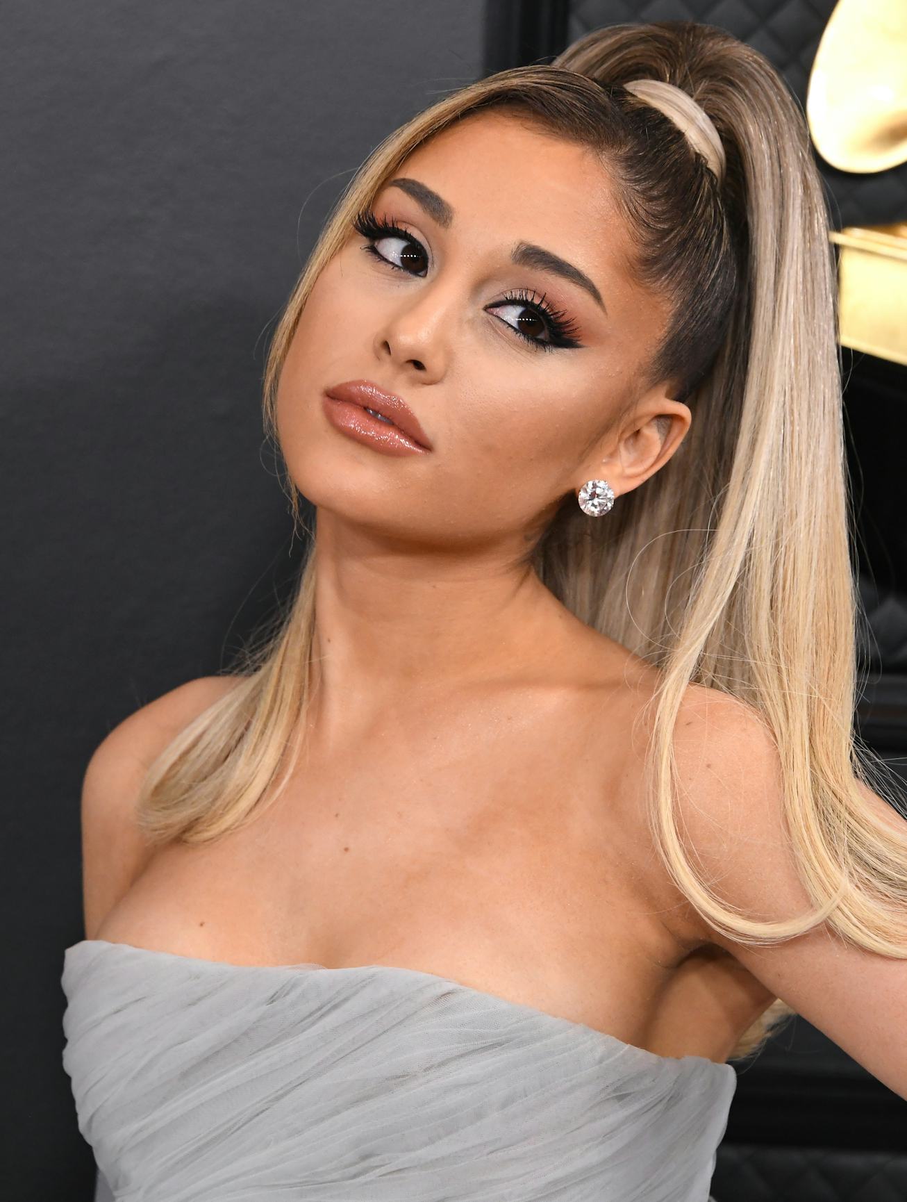 LOS ANGELES, CALIFORNIA - JANUARY 26: Ariana Grande arrives at the 62nd Annual GRAMMY Awards at Stap...